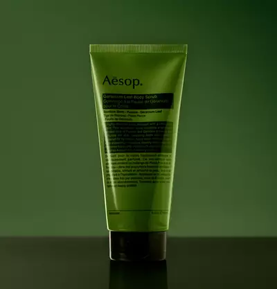 How to apply Geranium Leaf Body Cleanser