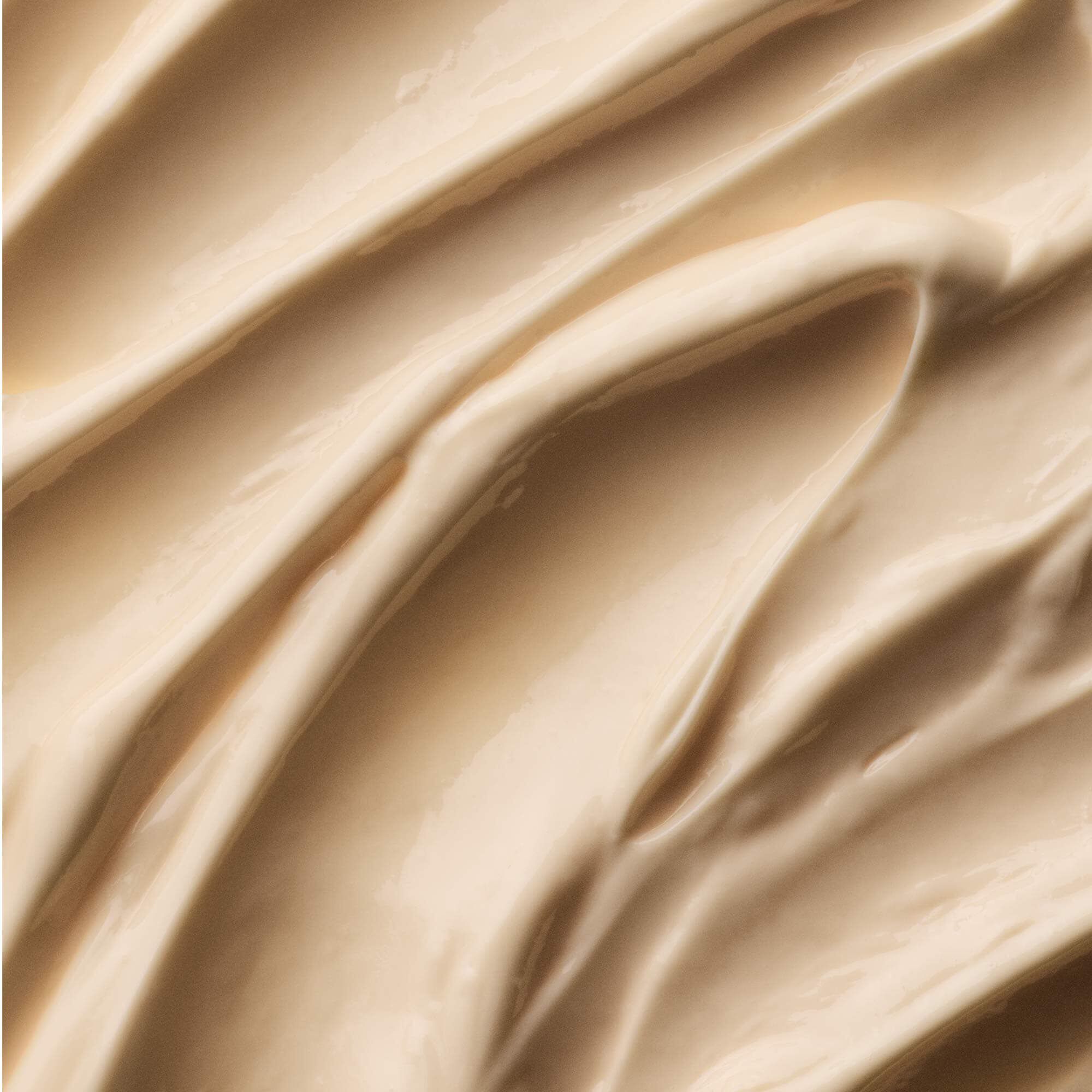 Un frasco con dosificador de Solais Replenishing Hand Serum y un tubo de Resurrection Aromatique Hand Balm, presentados juntos en una caja  de carton.